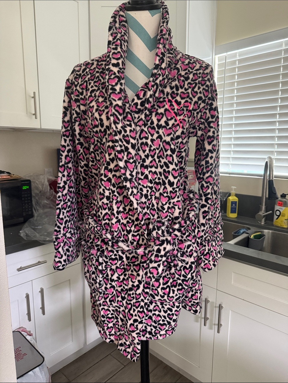 Victoria's Secret Pink and Black Leopard Print Plush Robe size XS/S